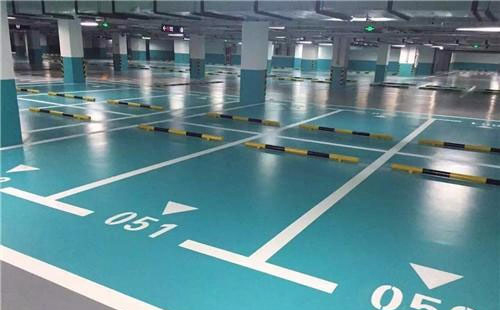 同德同德环氧地坪中涂：构筑坚固地面的关键环节
